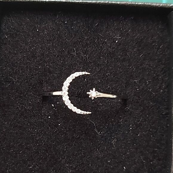 Host Pick 🌟925 Sterling Silver Crescent Ring - Picture 2 of 6